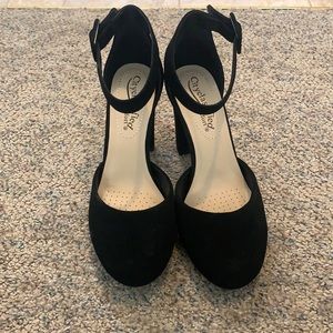 Black women’s chunk heel